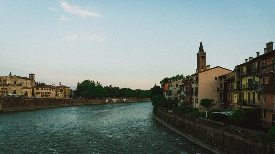 Fotografia illustrativa : Verona: il gesto di Jawad Khouya rivela un percorso migratorio